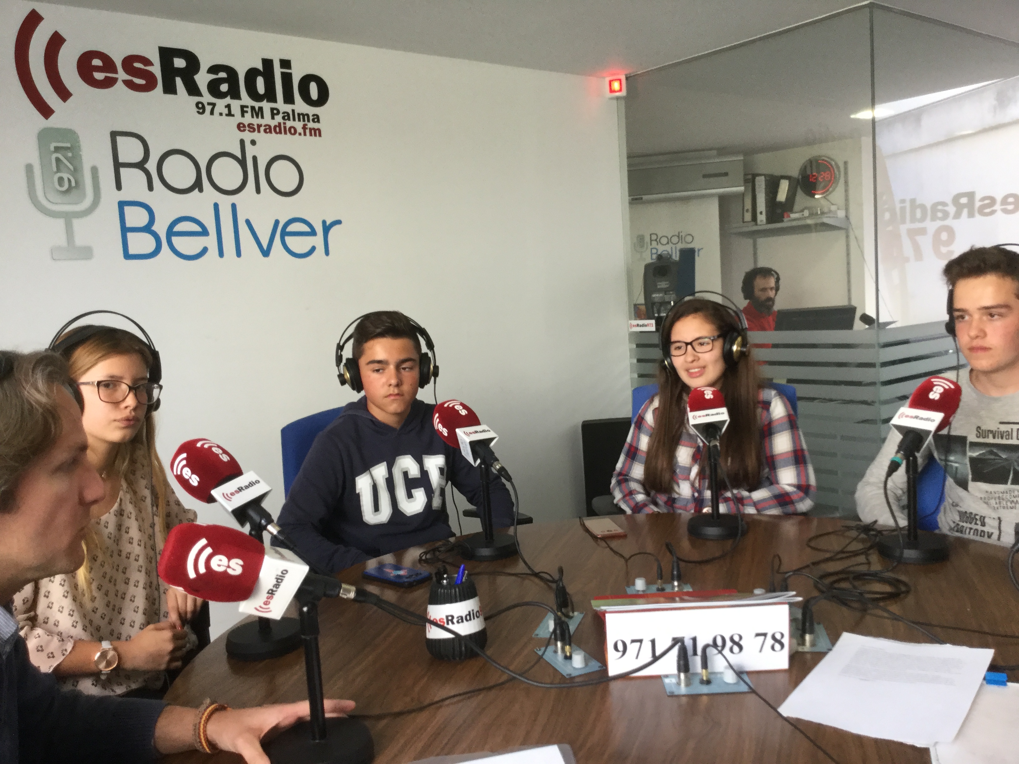 Los ganadores de 'debates en las aulas' visitan esRadio